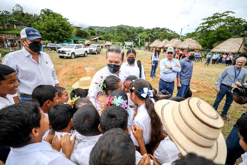 Nito Cortizo entrega proyectos en beneficio de veragüenses
