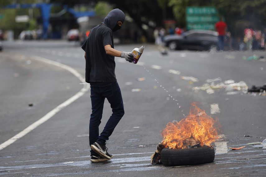 Niña de 4 años golpeada por una piedra durante protestas en Panamá permanece en la UCI Niña de 4 años golpeada por una piedra durante protestas en Panamá permanece en la UCI