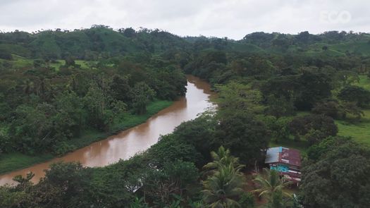 El Canal de Panamá aspira que los primeros reasentamientos de familias impactadas por el proyecto de construcción de un tercer embalse que alimente la vía interoceánica, la única de agua dulce del mundo, comiencen alrededor de mayo de 2027, afirmaron este martes fuentes oficiales.