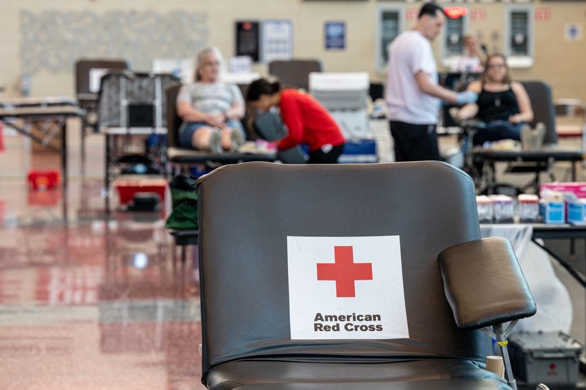 Cruz Roja levanta restricciones a gais para donar sangre