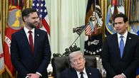 El presidente de Estados Unidos, Donald Trump, afirmó el miércoles en una entrevista que los dos republicanos con más posibilidades de disputar su sucesión, el vicepresidente y su secretario de Estado, harían una fórmula imbatible si se presentaran juntos en 2028.} El presidente de Estados Unidos, Donald Trump, afirmó el miércoles en una entrevista que los dos republicanos con más posibilidades de disputar su sucesión, el vicepresidente y su secretario de Estado, harían una fórmula imbatible si se presentaran juntos en 2028.}