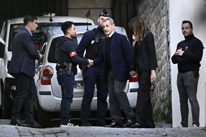 Expresidente francés Nicolás Sarkozy entra en prisión por asociación ilícita