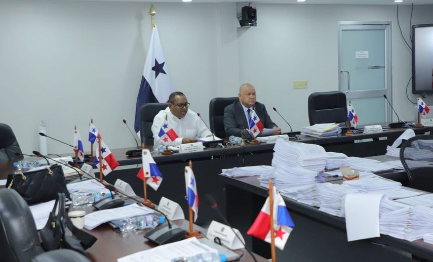 Los traslados de partidas y créditos adicionales generaron choque entre diputados y los representantes del Ejecutivo que comparecen ante la Comisión de Presupuesto. Los traslados de partidas y créditos adicionales generaron choque entre diputados y los representantes del Ejecutivo que comparecen ante la Comisión de Presupuesto.