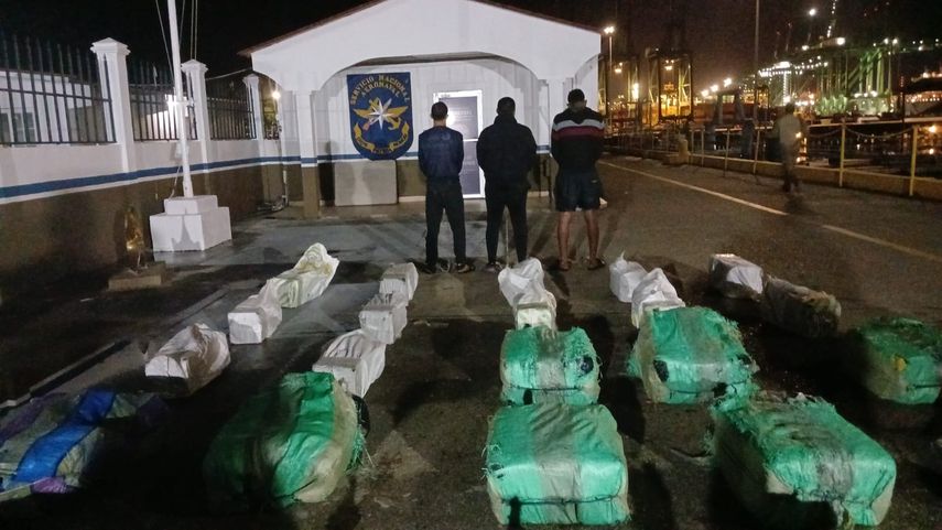 La sustancia incautada fue llevada a la Base Naval Noel A. Rodríguez J. del Senan. La sustancia incautada fue llevada a la Base Naval Noel A. Rodríguez J. del Senan.