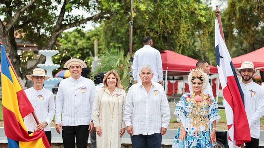 Presidente José Raúl Mulino encabeza actos por el 10 de noviembre en la Villa de Los Santos Presidente José Raúl Mulino encabeza actos por el 10 de noviembre en la Villa de Los Santos