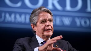 Presidente de Ecuador dice que indígenas lo quieren botar