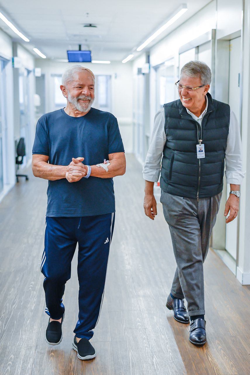 Lula dice que está "firme y fuerte" tras cirugía en el cráneo. Lula dice que está "firme y fuerte" tras cirugía en el cráneo.