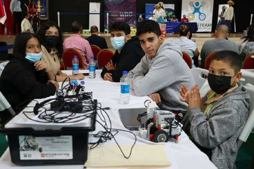 Escuelas de Panamá Centro inician Olimpiadas de Robótica