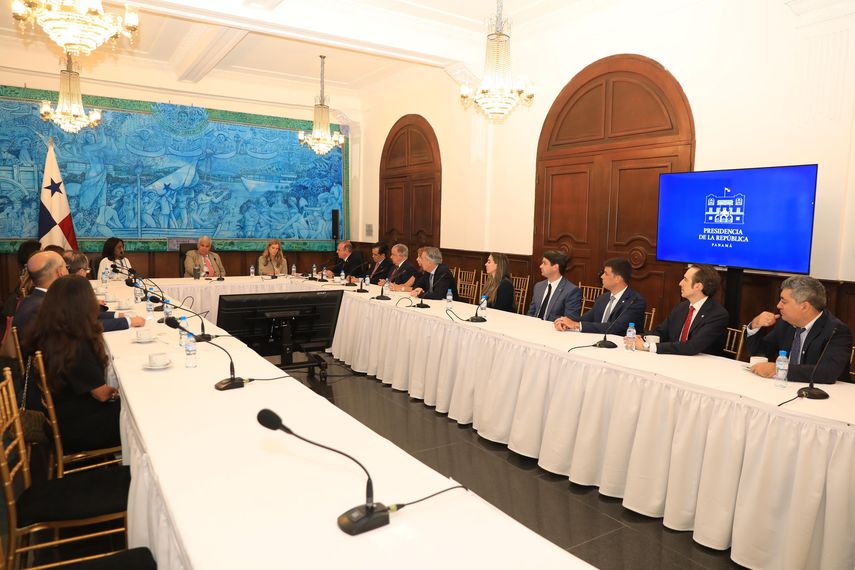 Empresarios reiteran a Mulino la preocupación por cierres que afectan a la economía