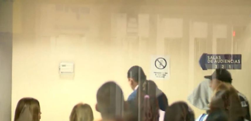 Bernardo Meneses, mostró cambio de ropa diferente a la de su aprehensión, y en todo momento oculto a los medios. Bernardo Meneses, mostró cambio de ropa diferente a la de su aprehensión, y en todo momento oculto a los medios.