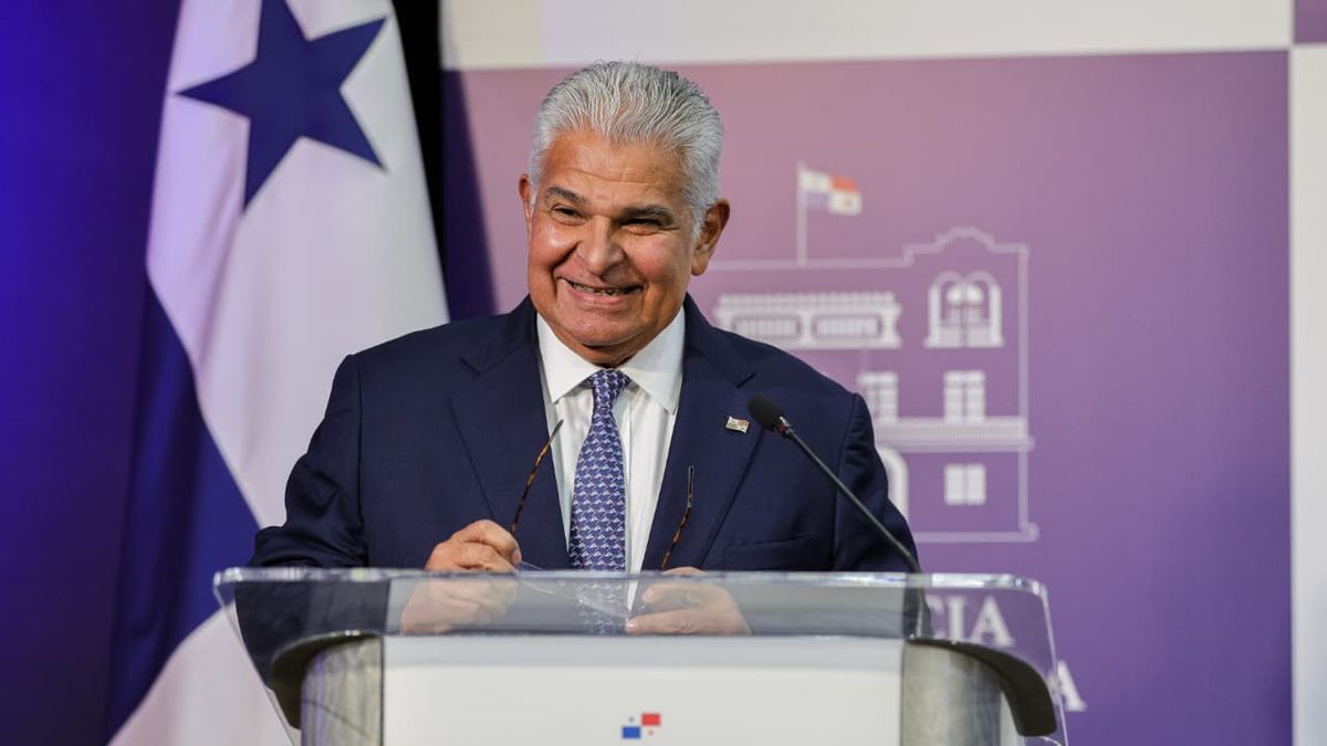 El presidente panameño, José Raúl Mulino, alabó este jueves la garra y la pasión de la selección de Panamá y pidió a los jugadores y aficionados de la Sele no perder la esperanza tras la derrota por 1-0 ante Ghana el miércoles, en el estreno de ambas selecciones en el grupo L del Mundial 2026. El presidente panameño, José Raúl Mulino, alabó este jueves la garra y la pasión de la selección de Panamá y pidió a los jugadores y aficionados de la Sele no perder la esperanza tras la derrota por 1-0 ante Ghana el miércoles, en el estreno de ambas selecciones en el grupo L del Mundial 2026.