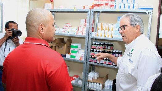 El titular del Minsa, visitó varias instalaciones en Colón. El titular del Minsa, visitó varias instalaciones en Colón.