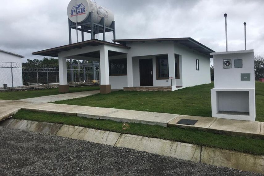 La ley de interés preferencial es un subsidio que ofrece el gobierno panameño como una alternativa para absorber una parte de la tasa de interés del préstamo. La ley de interés preferencial es un subsidio que ofrece el gobierno panameño como una alternativa para absorber una parte de la tasa de interés del préstamo.