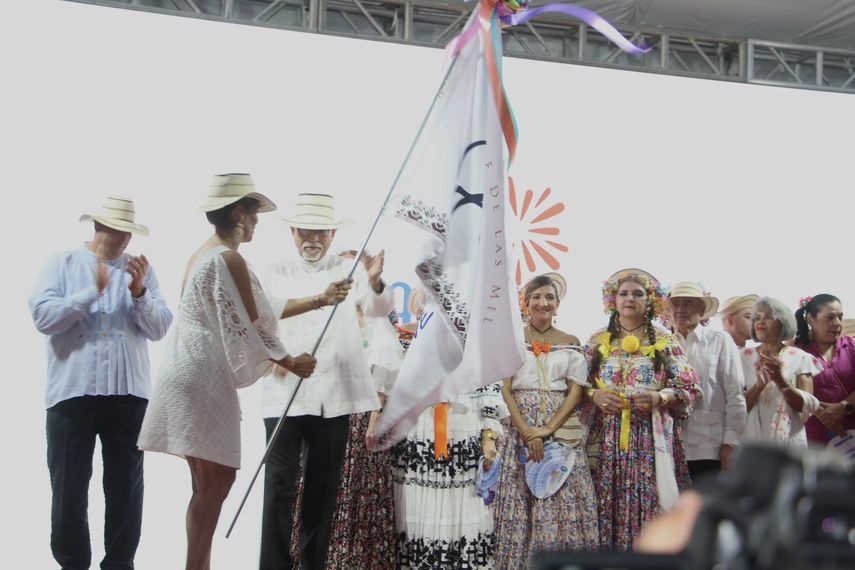 Hospital Santo Tomás, abanderado del Desfile de Las Mil Polleras 2024. Hospital Santo Tomás, abanderado del Desfile de Las Mil Polleras 2024. 
