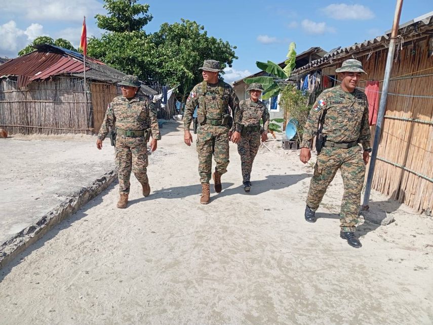 Una agente del Servicio Nacional de Fronteras (SENAFRONT) fue privada de su libertad mientras se trasladaba de su residencia en la comunidad de Arimae hacia su lugar de trabajo en Metetí, provincia de Darién, según denunció la institución en un comunicado oficial. Una agente del Servicio Nacional de Fronteras (SENAFRONT) fue privada de su libertad mientras se trasladaba de su residencia en la comunidad de Arimae hacia su lugar de trabajo en Metetí, provincia de Darién, según denunció la institución en un comunicado oficial.