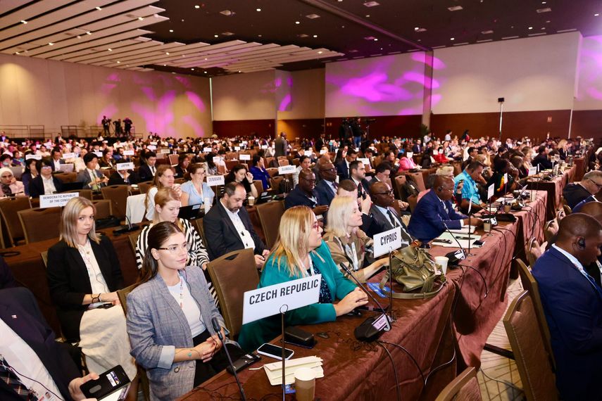 Delegados de más de 180 países debatieron este martes en Panamá nuevas medidas para contrarrestar la "epidemia de tabaquismo" en el mundo, en medio de inquietudes por la venta de "productos emergentes". Delegados de más de 180 países debatieron este martes en Panamá nuevas medidas para contrarrestar la "epidemia de tabaquismo" en el mundo, en medio de inquietudes por la venta de "productos emergentes".