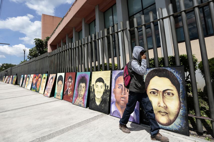 México detiene a exprocurador general por caso Ayotzinapa