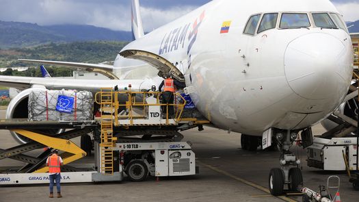 Más de 38 toneladas de carga humanitaria partieron este sábado hacia Jamaica desde el Centro Logístico Regional de Asistencia Humanitaria de Panamá, mientras que otras veinticuatro serán despachadas en las próximas horas hacia Cuba, como parte de la respuesta inmediata a la devastación causada por el huracán Melissa en el Caribe.