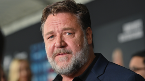 Russell Crowe protagoniza primer estreno en sala tras covid-19
