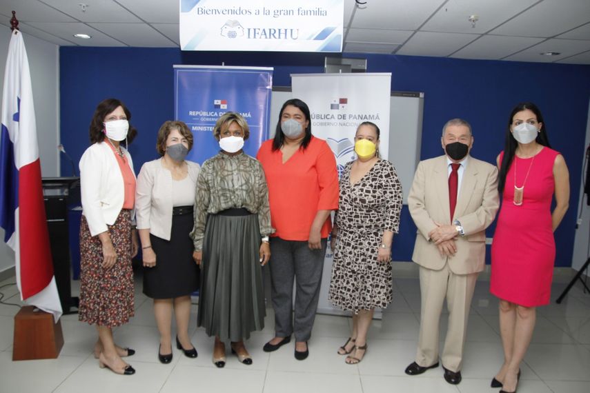 IFARHU y MINSA anuncian concurso de becas para medicina