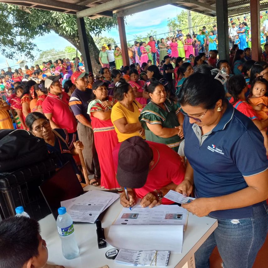 Tarjetas Clave Social: MIDES moderniza entrega de Transferencias Monetarias. Tarjetas Clave Social: MIDES moderniza entrega de Transferencias Monetarias.