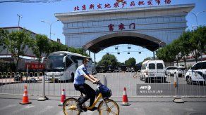 Anuncian cierre de lugares de ocio y deportivos en Pekín por nuevos casos de covid-19