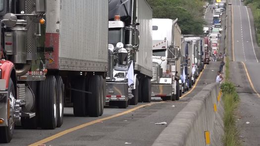 Los transportistas de carga dieron 48 horas al gobierno para buscar la forma que se pudiese abrir el paso en la carretera interamericana de forma ininterrumpida, la cual ha estado bloqueada desde hace más de 16 días.